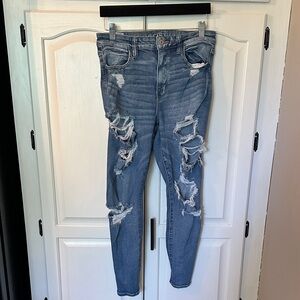 American Eagle 10 Short Distressed Super Hi-Rise Jegging